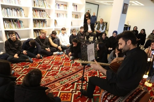 Aşık Veysel ölümünün 52. yıl dönümünde türküleri ile anıldı
