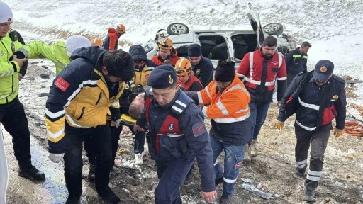 Aşırı hız kazaya neden oldu, 3 kişi yaralandı
