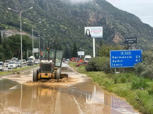 Aşırı yağışlar S&ouml;ke&rsquo;de hayatı olumsuz etkiliyor
