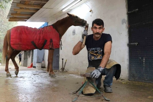 Asırlık gelenek bitiyor, son ustalar çalışmaya devam ediyor
