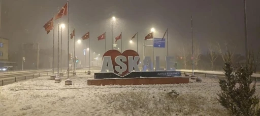 Aşkale’de bir günde 4 mevsim
