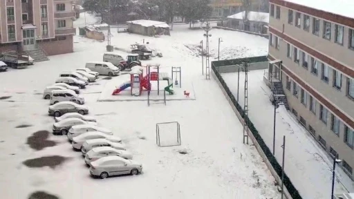 Aşkale’de kar yağış etkili oldu
