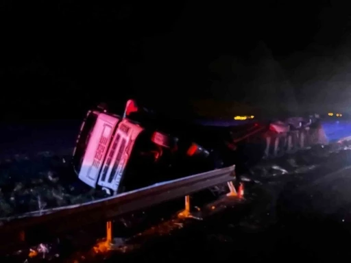Aşkale&rsquo;de zincirleme kaza: 4 jandarma personeli yaralandı
