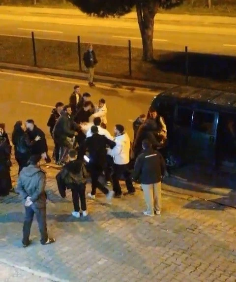 Asker eğlencesinde yumruklar havada u&ccedil;uştu
