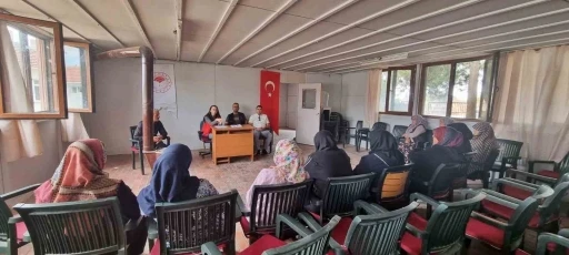 Aslanapa’da üreticilere çilek üretimi ile ilgili eğitim verildi
