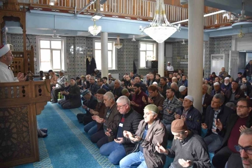 Asrın felaketinin 3&rsquo;&uuml;nc&uuml; yılında Salihli&rsquo;de y&uuml;rekler aynı duada buluştu
