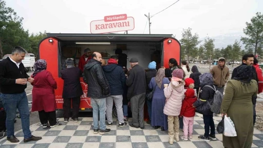 Asrın felaketinin &uuml;&ccedil;&uuml;nc&uuml; yılında deprem şehitliğinde vefa n&ouml;beti
