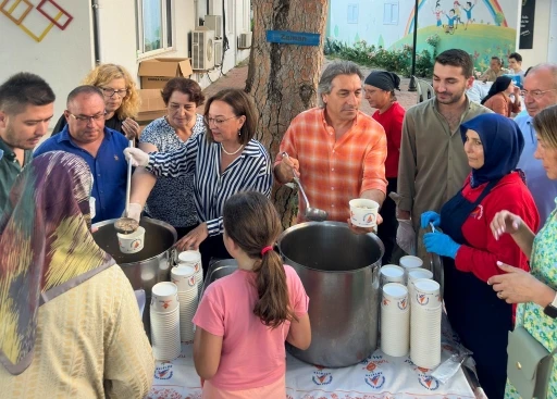 Aşurenin bereketi Muratpaşa’da paylaşıldı
