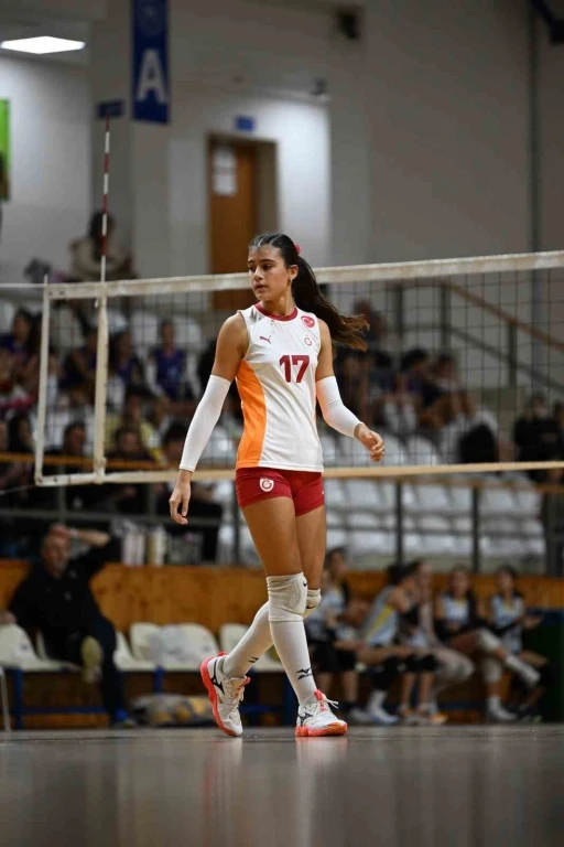 Asya G&uuml;lmez, U-16 Milli Voleybol Takımı gelişim kampına davet edildi
