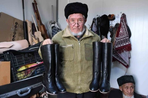 Ata mesleği zamana direniyor: Yozgat&rsquo;ta Kırgızların deri işlemeciliği yok olma tehlikesiyle karşı karşıya
