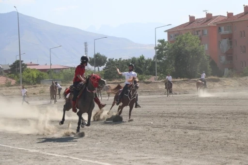 Ata sporu cirit Erzincan&rsquo;da yaşatılıyor
