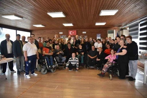 Atakum&rsquo;da &ouml;zel bireyler seramik at&ouml;lyesinde buluştu
