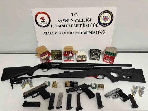 Atakum’da ruhsatsız silah ve mühimmat ele geçirildi

