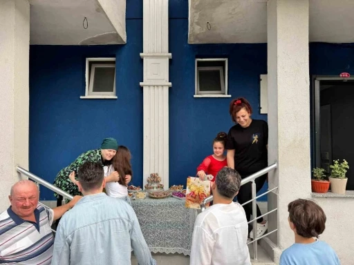 Atalarından gelen bayramlaşma geleneğinı bu yıl da sürdürdüler
