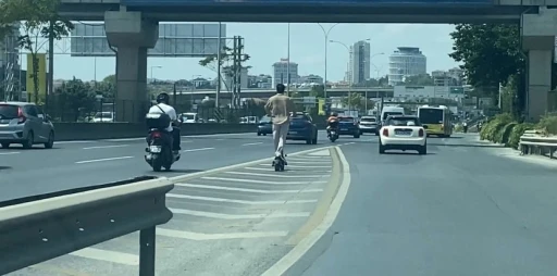 Ataşehir D-100 Karayolu’nda scooter ile tehlikeli yolculuk kamerada

