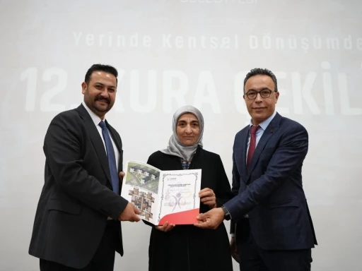Ataşehir&rsquo;de 8 aile daha yeni evlerine kavuştu
