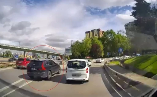 Ataşehir&rsquo;de taralı alandan kaynak kamerada: Hem kural ihlali yaptı hem de diğer s&uuml;r&uuml;c&uuml; ile tartıştı
