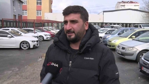 Ataşehir&rsquo;de &lsquo;yeni nesil galericilik&rsquo;: &Ccedil;ekilişle 50 bin liraya ara&ccedil; sattı, T&uuml;rkiye&rsquo;nin d&ouml;rt bir yanından gelenler sıraya girdi
