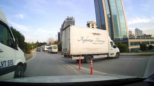 Ataşehir&rsquo;deki &ouml;nce yol istedi, sonra ters şeride girdi
