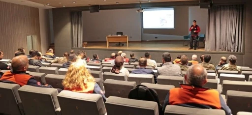 Ataşehir’den sınav maratonunda ailelere destek semineri
