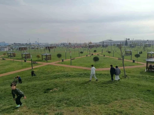 Atatürk Havalimanı Millet Bahçesi’ne ilk gününde yüzlerce vatandaş akın etti
