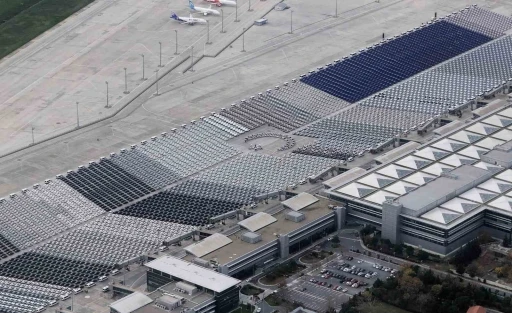 Atatürk Havalimanı’nda teslime hazır binlerce araç tek karede görüntülendi
