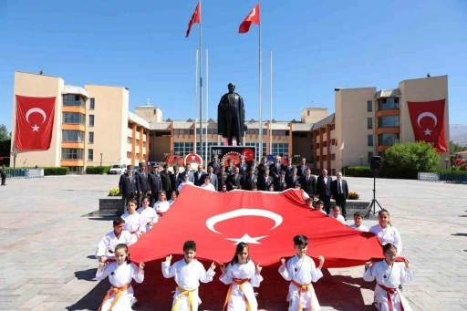 Atatürk’ün Erzincan’a gelişinin 106’ncı yıl dönümü törenle kutlandı
