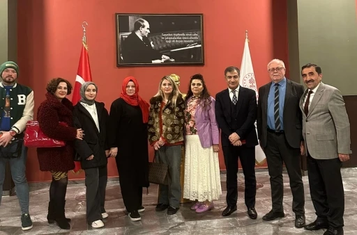 Atat&uuml;rk &Uuml;niversitesi Alman Dili ve Edebiyatı B&ouml;l&uuml;m&uuml;&rsquo;n&uuml;n "Helezon: Karmaşık Duygular" projesi sahnelendi
