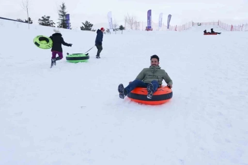 Atat&uuml;rk &Uuml;niversitesi&rsquo;nde kış coşkusu kamp&uuml;se taşındı: Atakışpark &ouml;ğrenci merkezi sezonu a&ccedil;tı
