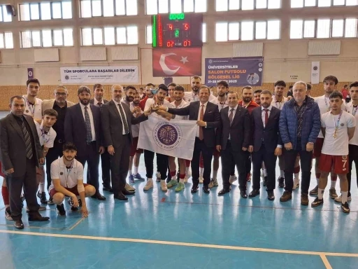 Atatürk Üniversitesi salon futbolunda birincilik ve ikincilik elde etti
