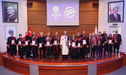 Atat&uuml;rk &Uuml;niversitesinde akademik performans &ouml;d&uuml;l t&ouml;reni ger&ccedil;ekleşti

