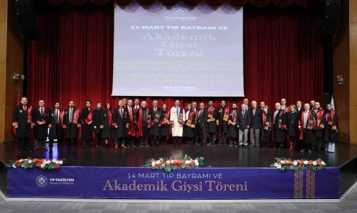 Atat&uuml;rk &Uuml;niversitesinde  Tıp Bayramı ve akademik giysi t&ouml;reni coşkusu
