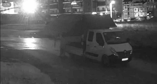 Atığını sokağa atan s&uuml;r&uuml;c&uuml;ye fotokapan takibi
