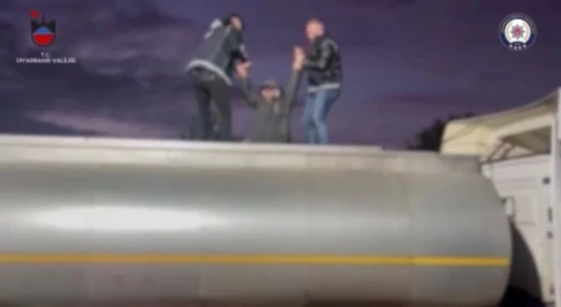 Atık tankeri i&ccedil;inde 32 d&uuml;zensiz g&ouml;&ccedil;men yakalandı: 4 organizat&ouml;r tutuklandı
