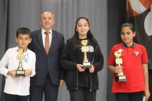 Atıkları sanata dönüştürdüler, temiz dünyayı kaleme aldılar
