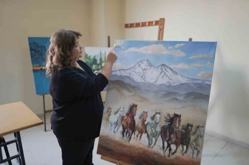 At&ouml;lye Melikgazi binlerce kursiyere hizmet veriyor
