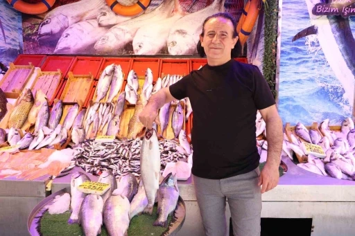 Av yasağına rağmen tezgahlarda balık eksik olmuyor
