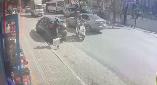 Avcılar&rsquo;da &ccedil;ocuklar arasında &ccedil;ıkan kavgada bir kişi bı&ccedil;aklandı: O anlar kamerada
