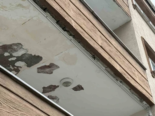Avcılar’da deprem sonrası 2 bina mühürlendi
