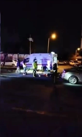 Avcılar&rsquo;da karşıdan karşıya ge&ccedil;en engelli gen&ccedil;, araba &ccedil;arpması sonucu hayatını kaybetti
