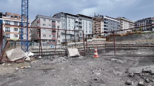 Avcılar&rsquo;da katlı otopark inşaatında &ccedil;alışan iş&ccedil;i 15 metreden aşağı d&uuml;şt&uuml;
