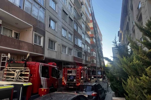 Avcılar’da korkutan çatı yangını

