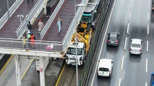 Avcılar’da metrobüs kazası: 16 hafif yaralı
