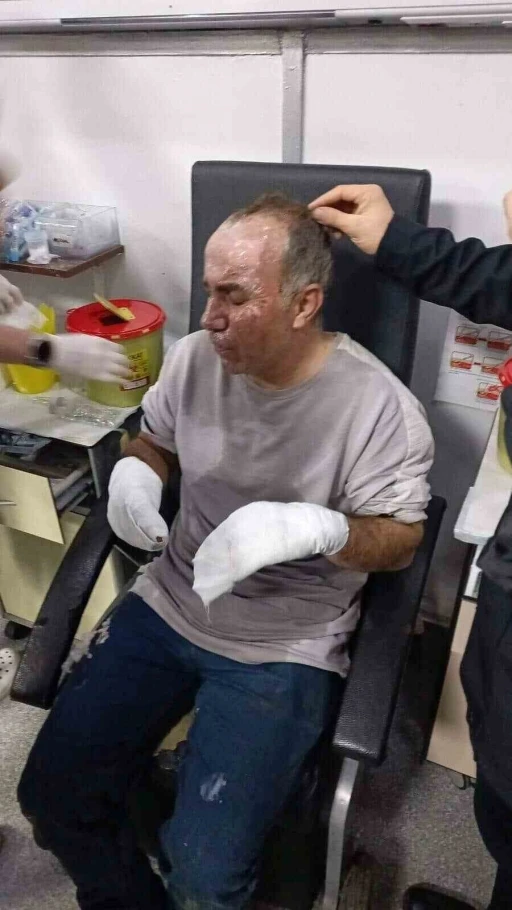 Avcılar&rsquo;da seyir halinde yanan minib&uuml;s&uuml;n alevler i&ccedil;inde kaldığı g&ouml;r&uuml;nt&uuml;ler ortaya &ccedil;ıktı
