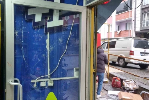 Avcılar’da tekel bayisinde sopalı haraç kavgası
