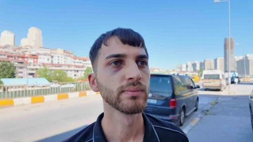 Avcılar&rsquo;da yaşanan kaza sonrası s&uuml;r&uuml;c&uuml;y&uuml; darp ettiler: O anlar kameraya yansıdı
