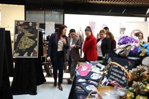 AVM&rsquo;de el emeği &uuml;r&uuml;nler sergilendi

