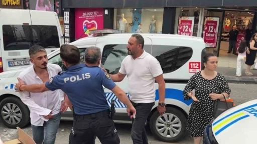AVM’de &quot;Ne bakıyorsun?&quot; kavgası: Kaskla darp edilen şahıs şikayetçi oldu
