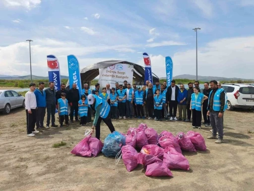 Avrasya Federasyonu&rsquo;ndan Kale Salkımlı&rsquo;da kıyı temizliği
