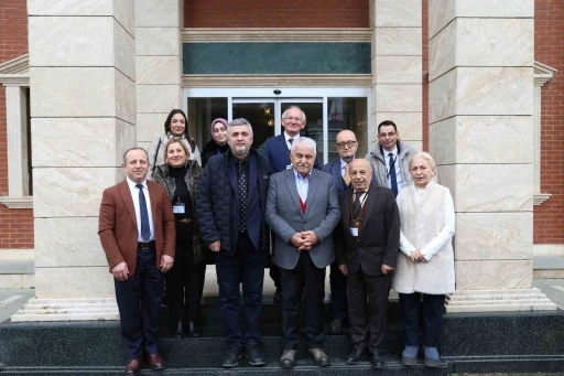 Avrasya Üniversitesi psikoloji ve Türk dili ve edebiyatı bölümleri 5 yıllık akreditasyon kalite belgelerini aldı
